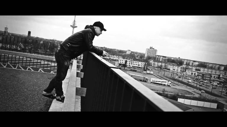 Blads – „Fly Away“ (Official Music Video)