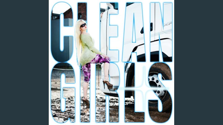 Clean Girls – Sarah4k
